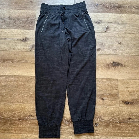 Athleta Camden Printed Joggers Lightweight Stretch w/ Zipper Pockets Sz 2 - Picture 4 of 13